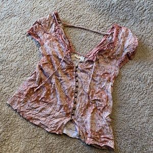 MOVING SALE! Willow and root shirt like new size s